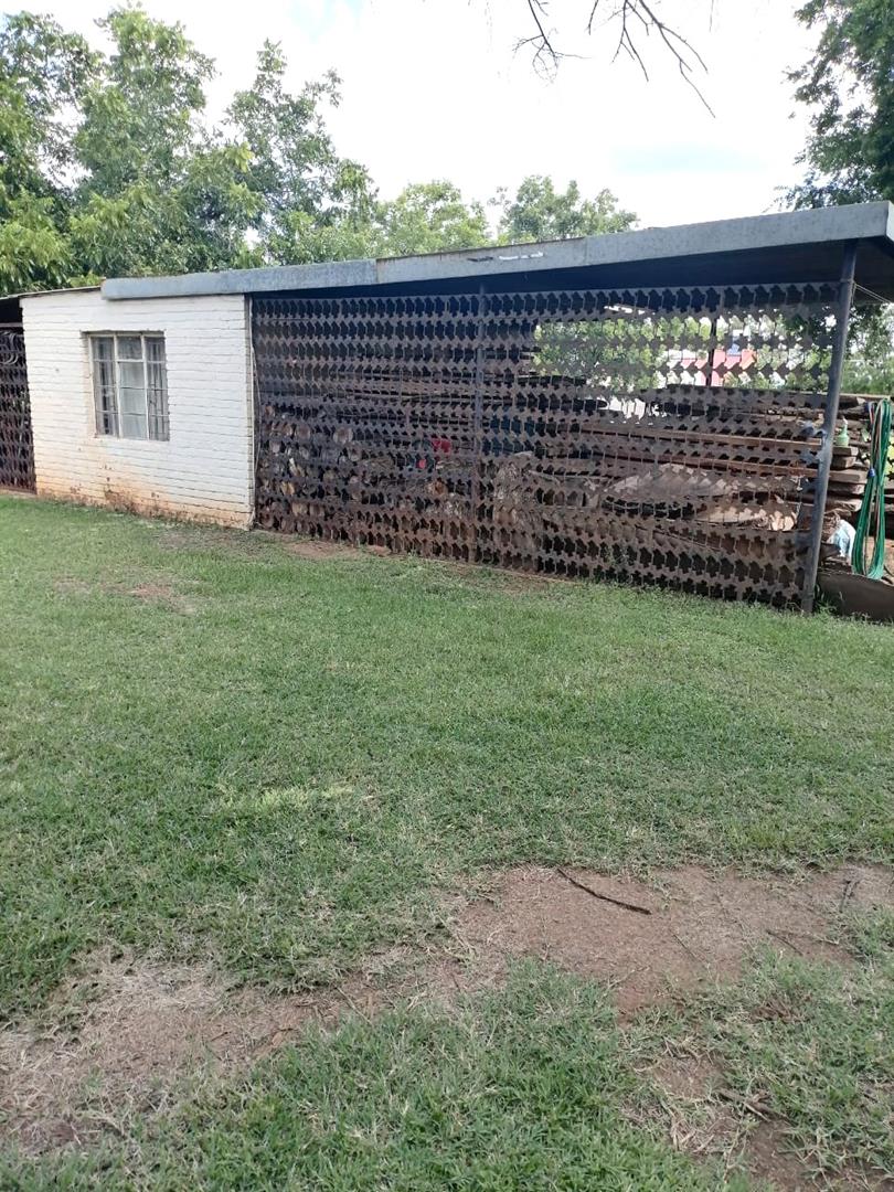 6 Bedroom Property for Sale in Mamogaleskraal North West